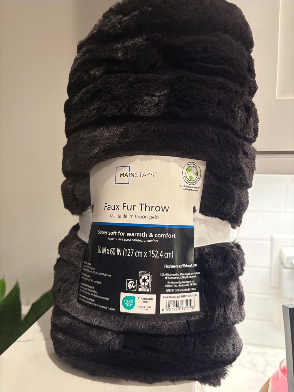 Mainstays Black Faux Fur Throw - Plush Home Accent